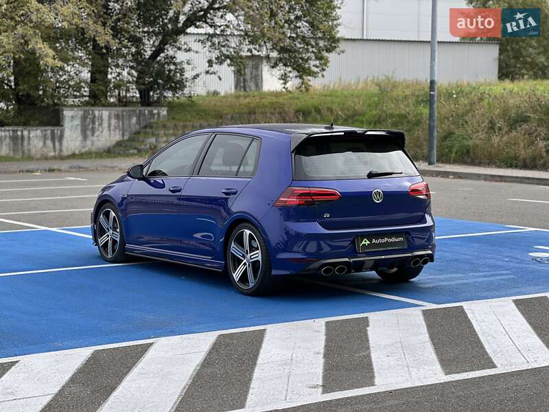 Хэтчбек Volkswagen Golf 2016 в Киеве