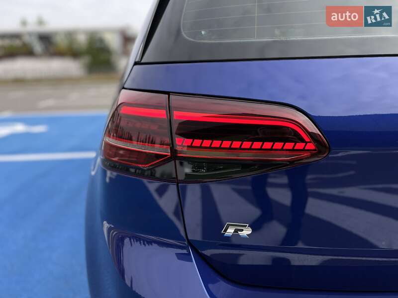 Хэтчбек Volkswagen Golf 2016 в Киеве