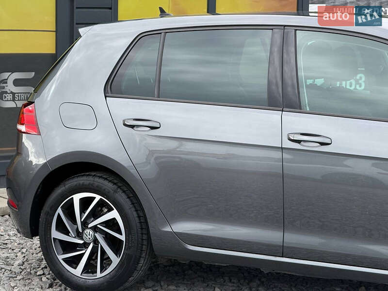 Хетчбек Volkswagen Golf 2018 в Стрию