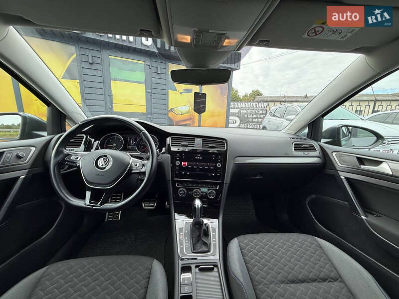 Хетчбек Volkswagen Golf 2018 в Стрию