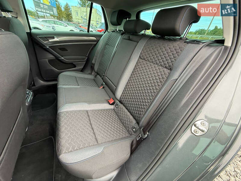 Хетчбек Volkswagen Golf 2018 в Стрию