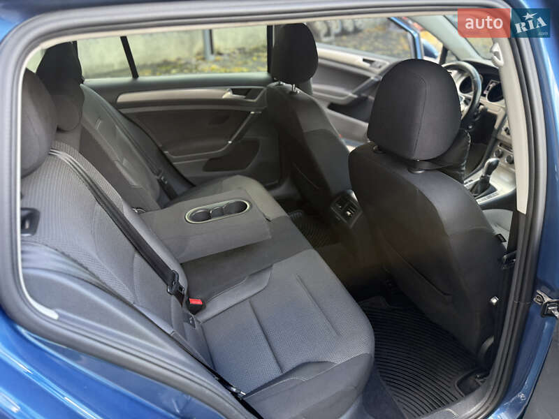 Универсал Volkswagen Golf 2015 в Киеве