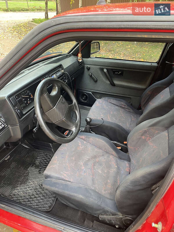 Хетчбек Volkswagen Golf 1988 в Чернівцях