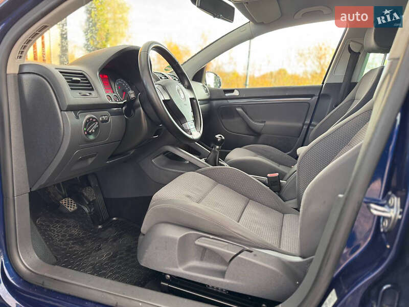 Хэтчбек Volkswagen Golf 2008 в Дрогобыче