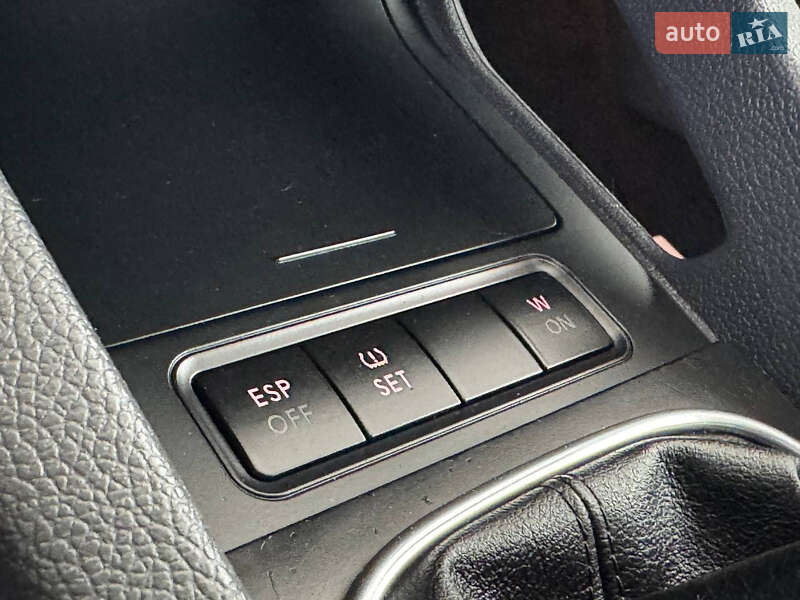 Хэтчбек Volkswagen Golf 2008 в Дрогобыче