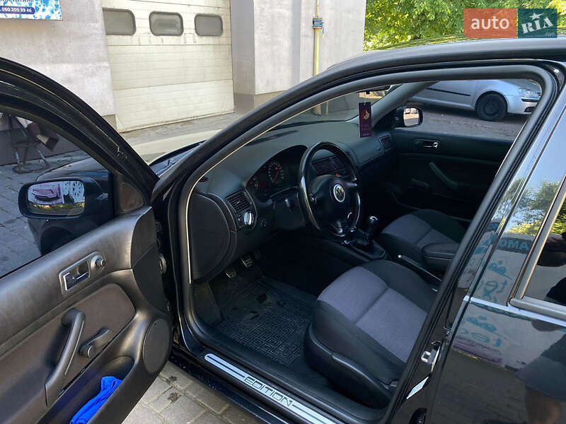 Хэтчбек Volkswagen Golf 2000 в Львове