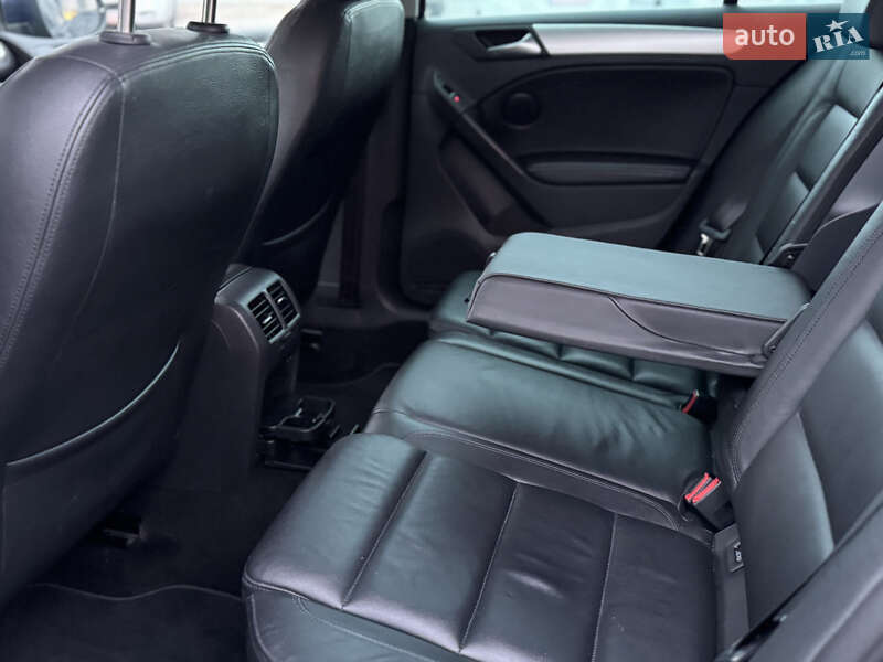 Хетчбек Volkswagen Golf 2010 в Дрогобичі