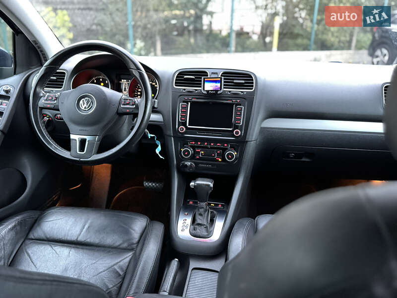Хетчбек Volkswagen Golf 2010 в Дрогобичі