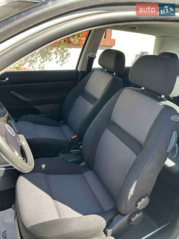 Хетчбек Volkswagen Golf 2000 в Чорткові