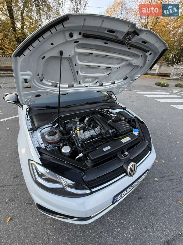 Хэтчбек Volkswagen Golf 2020 в Виннице