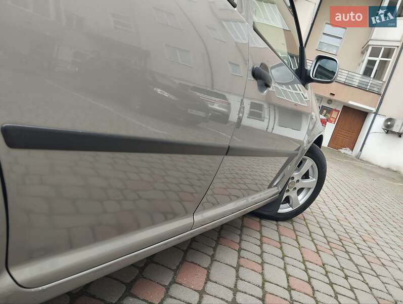 Хетчбек Volkswagen Golf 2002 в Кривому Розі фото 22 Хетчбек Volkswagen Golf 2002 в Кривому Розі