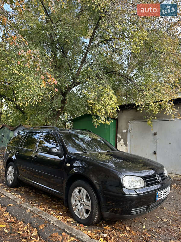Універсал Volkswagen Golf 2003 в Миколаєві