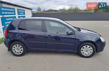 Хэтчбек Volkswagen Golf 2005 в 