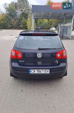 Хэтчбек Volkswagen Golf 2005 в 