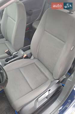 Хэтчбек Volkswagen Golf 2005 в 