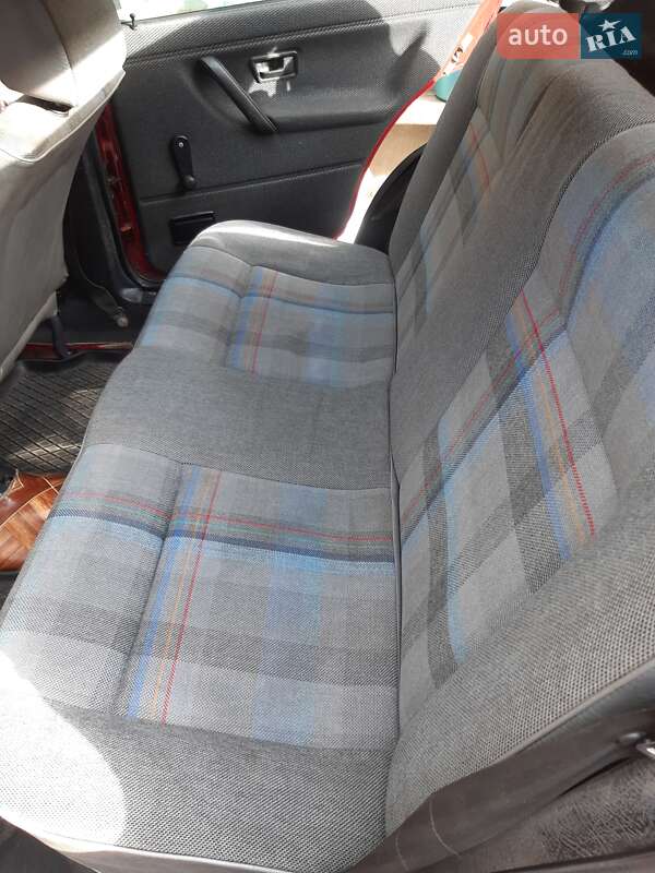 Хэтчбек Volkswagen Golf 1991 в Черновцах