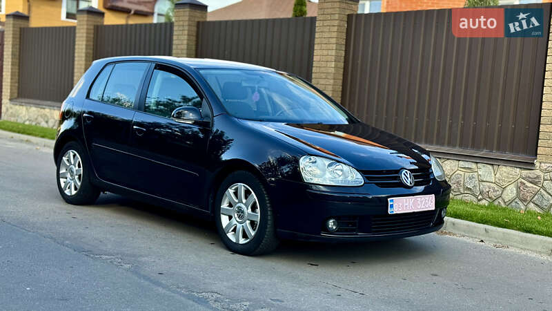 Хэтчбек Volkswagen Golf 2005 в Полтаве