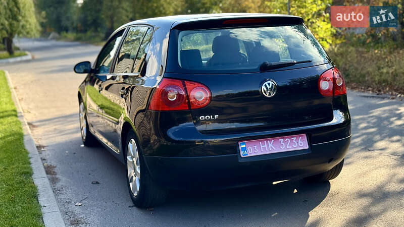 Хэтчбек Volkswagen Golf 2005 в Полтаве