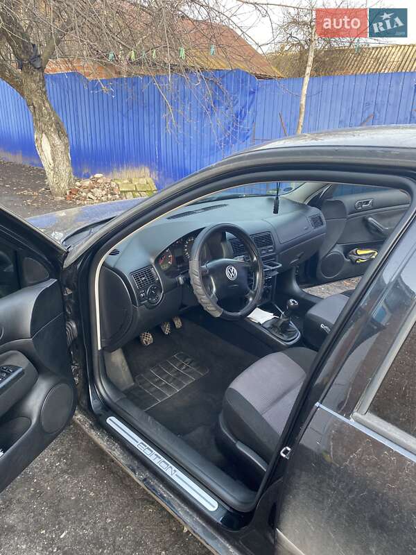 Хетчбек Volkswagen Golf 2000 в Сумах