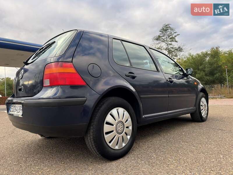 Хетчбек Volkswagen Golf 1998 в Чернівцях