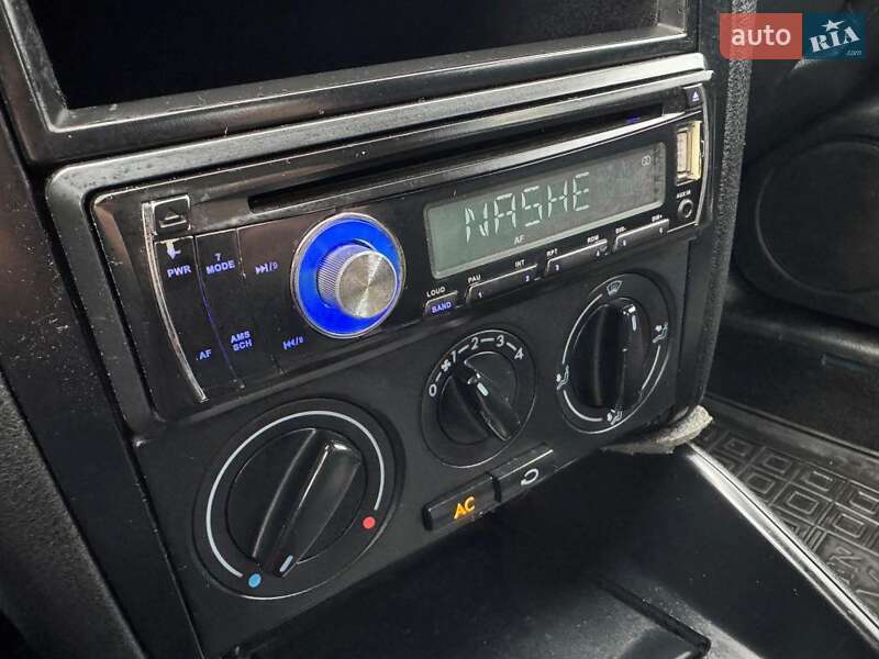 Хетчбек Volkswagen Golf 1998 в Чернівцях