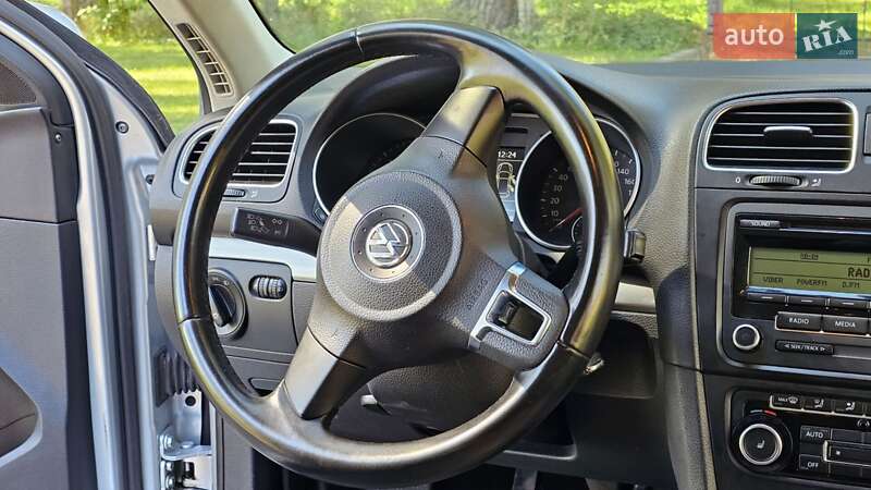 Универсал Volkswagen Golf 2011 в Чернигове