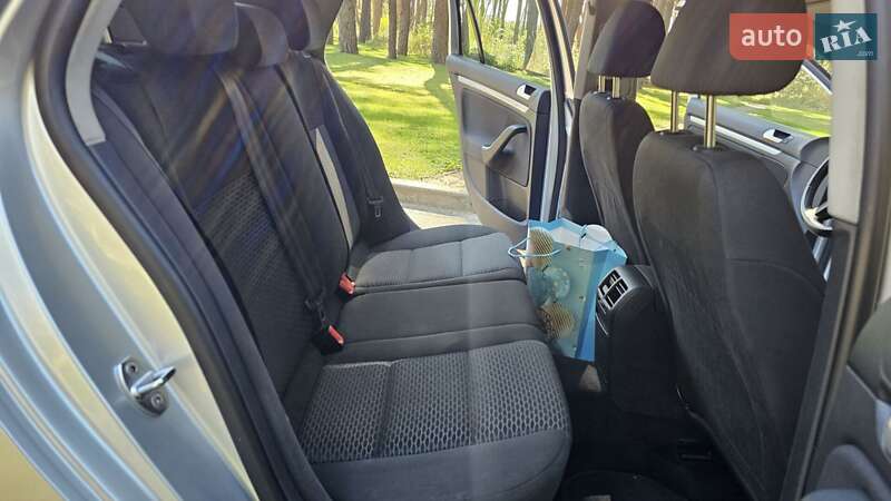 Универсал Volkswagen Golf 2011 в Чернигове