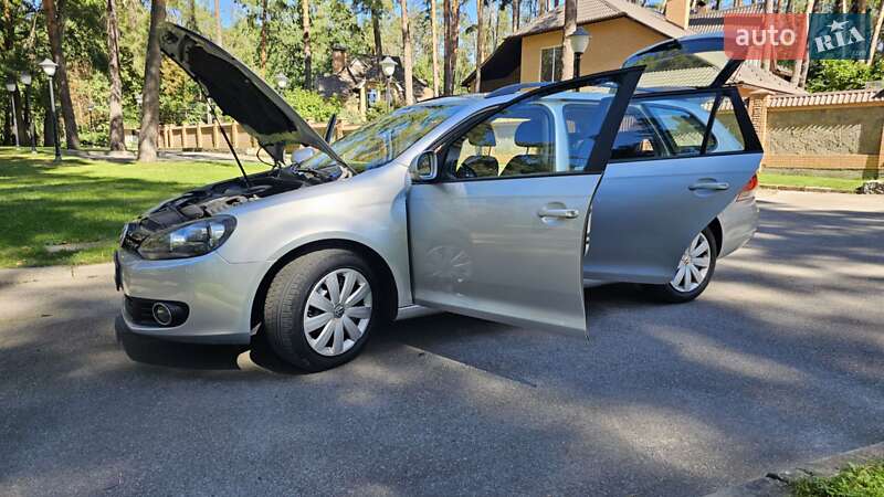 Универсал Volkswagen Golf 2011 в Чернигове
