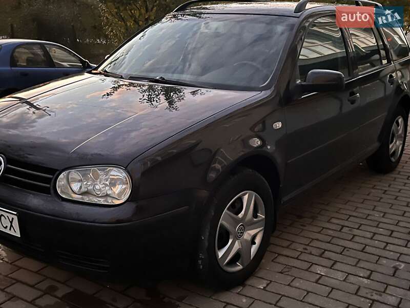 Универсал Volkswagen Golf 2003 в  фото Универсал Volkswagen Golf 2003 в