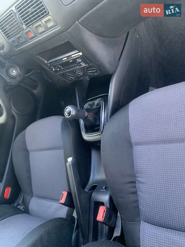 Хетчбек Volkswagen Golf 2001 в Львові