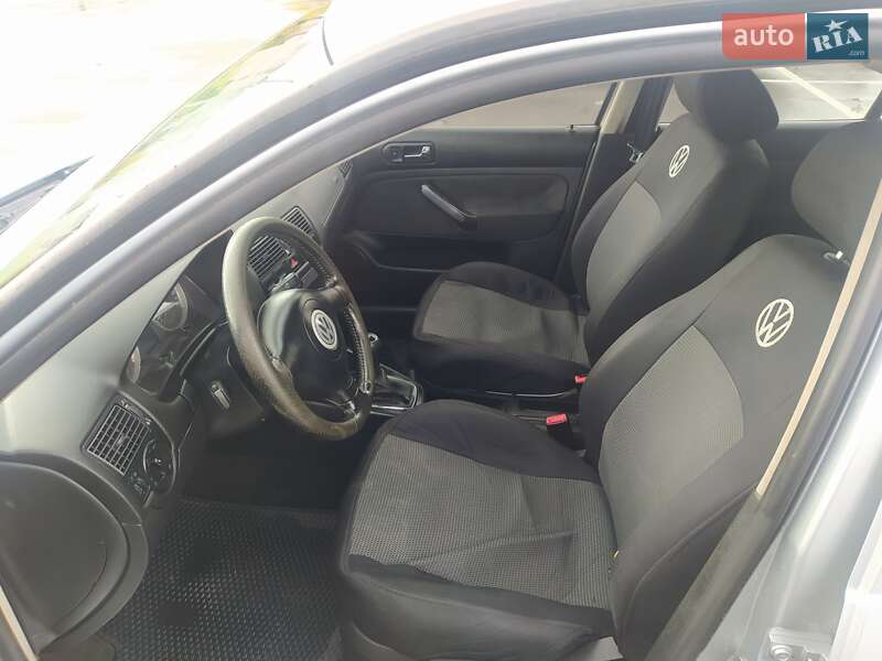 Хэтчбек Volkswagen Golf 2003 в Чернигове