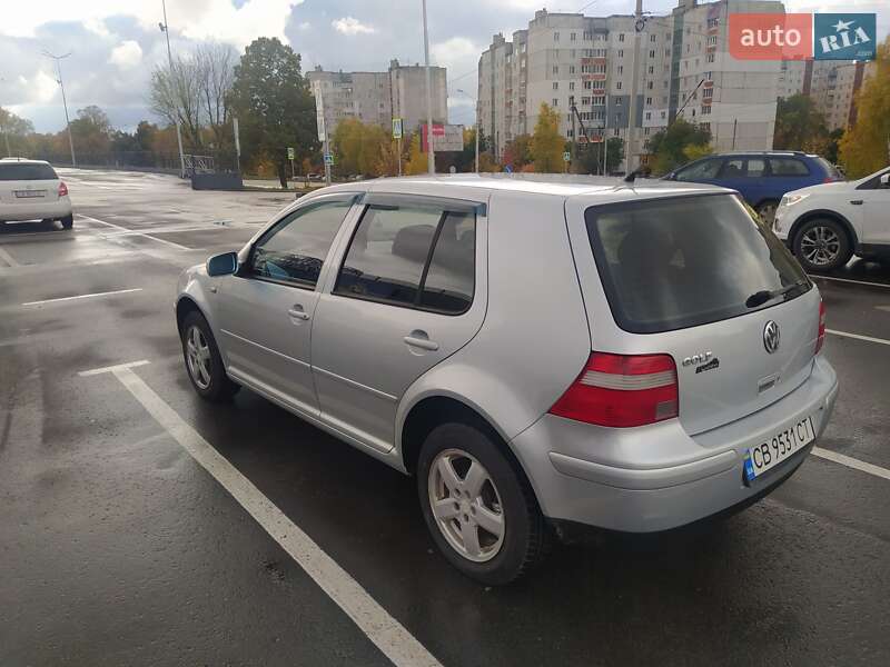 Хэтчбек Volkswagen Golf 2003 в Чернигове