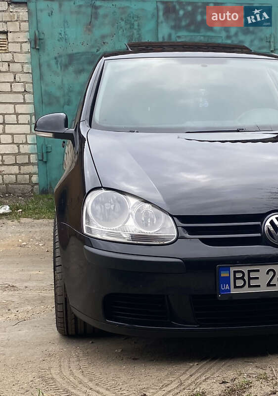 Хетчбек Volkswagen Golf 2004 в Миколаєві