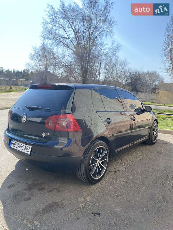 Хетчбек Volkswagen Golf 2004 в Миколаєві