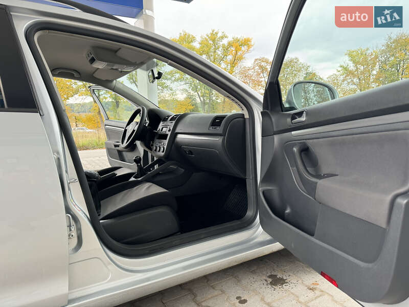 Универсал Volkswagen Golf 2009 в Сокирянах