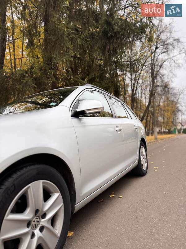 Универсал Volkswagen Golf 2009 в Сумах