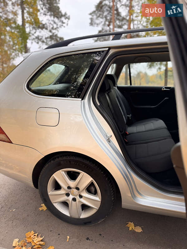 Универсал Volkswagen Golf 2009 в Сумах