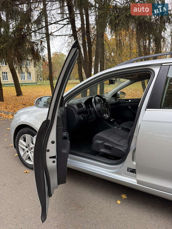 Универсал Volkswagen Golf 2009 в Сумах