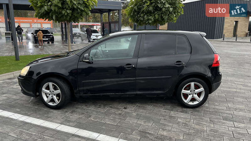 Хетчбек Volkswagen Golf 2004 в Луцьку