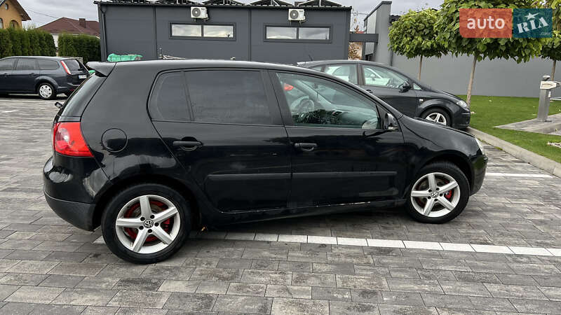 Хетчбек Volkswagen Golf 2004 в Луцьку