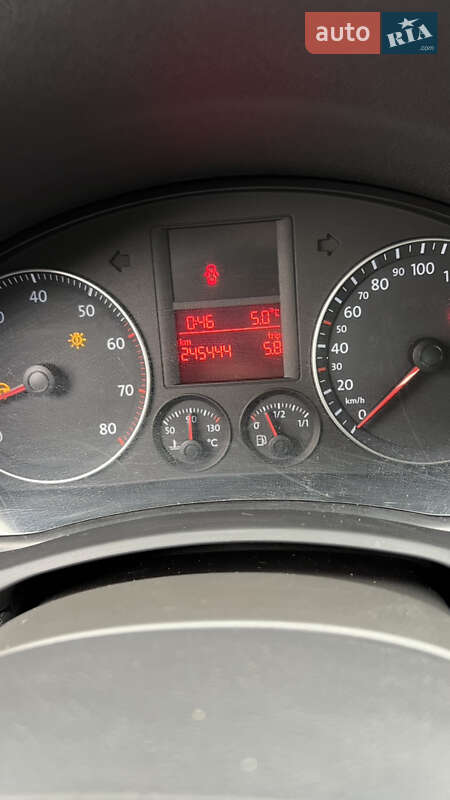 Хетчбек Volkswagen Golf 2004 в Луцьку