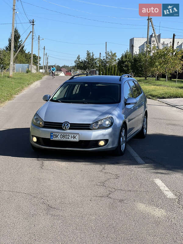 Универсал Volkswagen Golf 2010 в Костополе