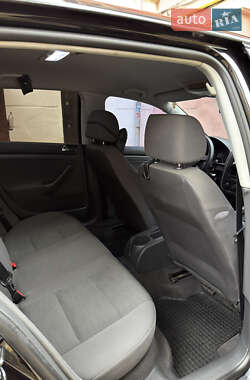 Хэтчбек Volkswagen Golf 2004 в  фото 23 Хэтчбек Volkswagen Golf 2004 в