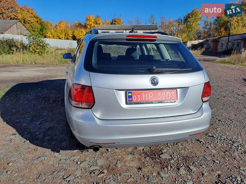 Универсал Volkswagen Golf 2010 в Нововолынске