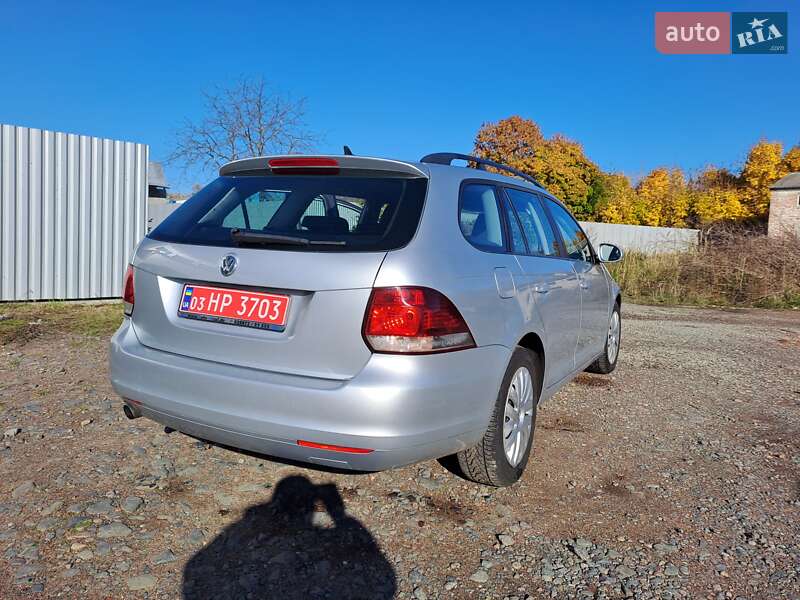 Универсал Volkswagen Golf 2010 в Нововолынске