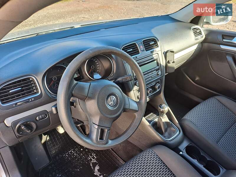 Универсал Volkswagen Golf 2010 в Нововолынске