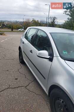 Хэтчбек Volkswagen Golf 2004 в 