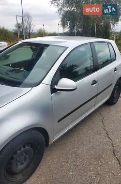 Хэтчбек Volkswagen Golf 2004 в 