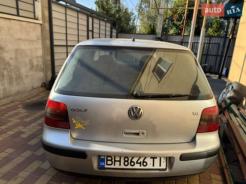 Хэтчбек Volkswagen Golf 2000 в Фонтанке