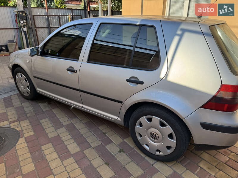 Хэтчбек Volkswagen Golf 2000 в Фонтанке